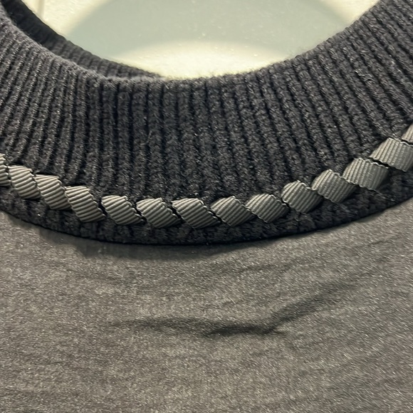 Sam Edelman tee with beautiful thematic neckline - Picture 2 of 4